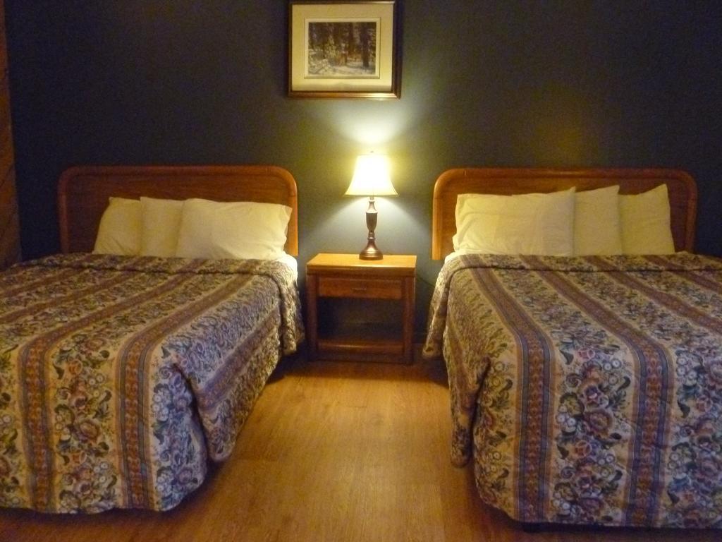 Timber Inn Motel Phillips Ngoại thất bức ảnh