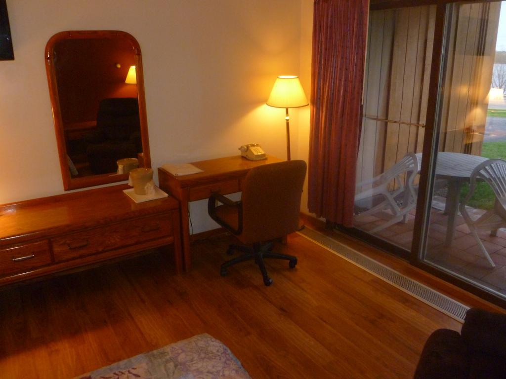 Timber Inn Motel Phillips Ngoại thất bức ảnh